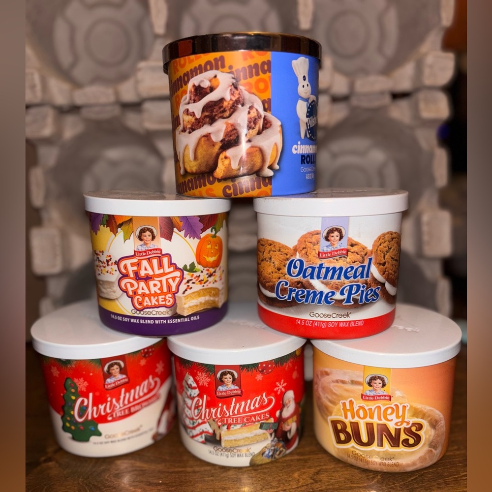 Goose Creek Little Debbie Cake Scented Candle 14.5 oz NEW Pillsbury Cinn Roll - Picture 1 of 6